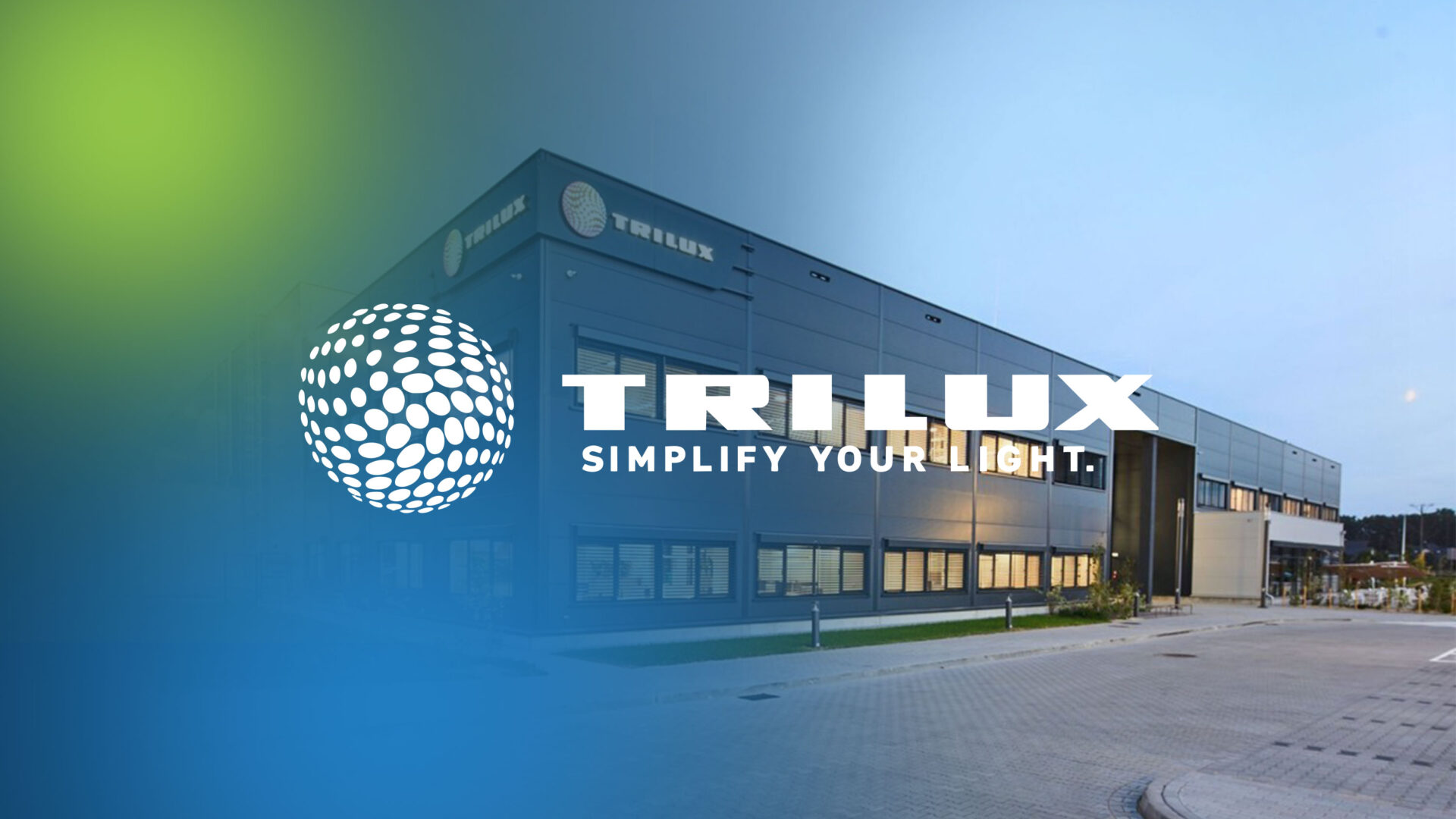 Vorschaubild der Success-Story für den Produktionsstandort in Osteuropa im Vordergrund das Trilux-Logo und im Hintergrund das Firmengebäude von Trilux.