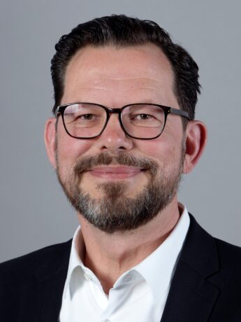 The photo shows the COO of Schenker Storen.