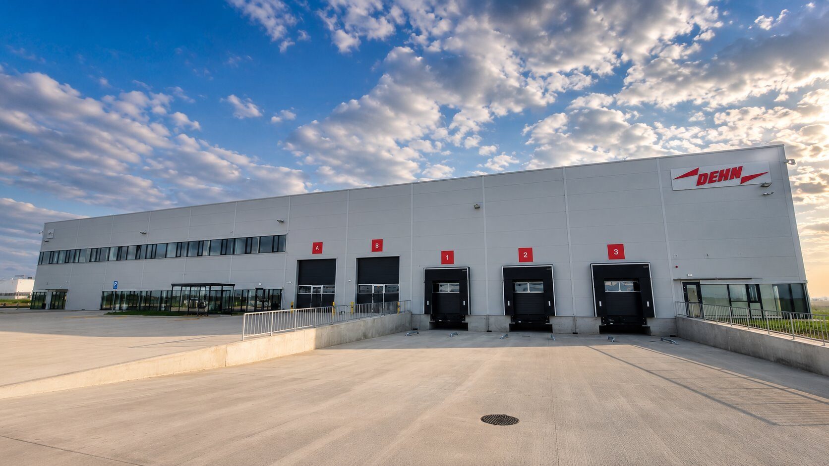 Das Headerbild zeigt die neue Fabrik von DEHN in Pitesti.