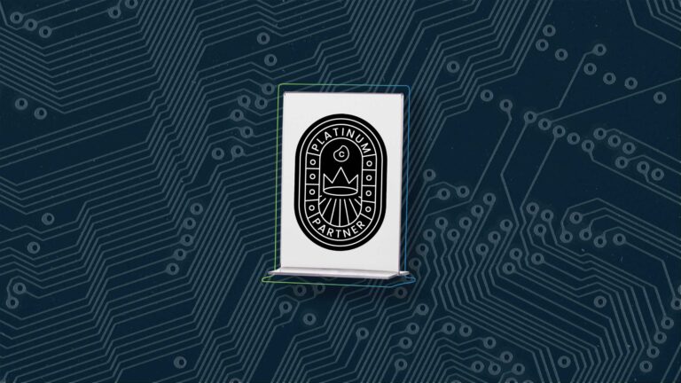 Das Vorschaubild zeigt einen Aufsteller mit den Celonis Partner Logo zur Platinum Partnerschaft.