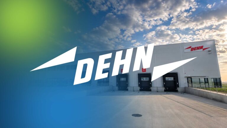Das Vorschaubild zeigt die neue Factory von DEHN im Hintergrund und im Vordergrund das Dehn-Logo.